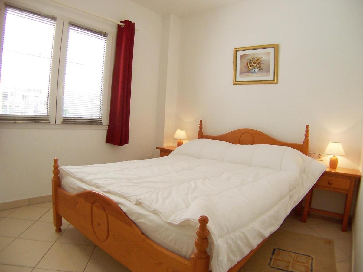 Апартаменты Stella Maris - Sleeps 4 Нерха Экстерьер фото